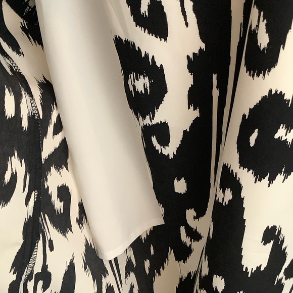 Beautiful Resortwear silk maxi dress Athleta builtin bra, blk/white Ikat pattern - Picture 12 of 12